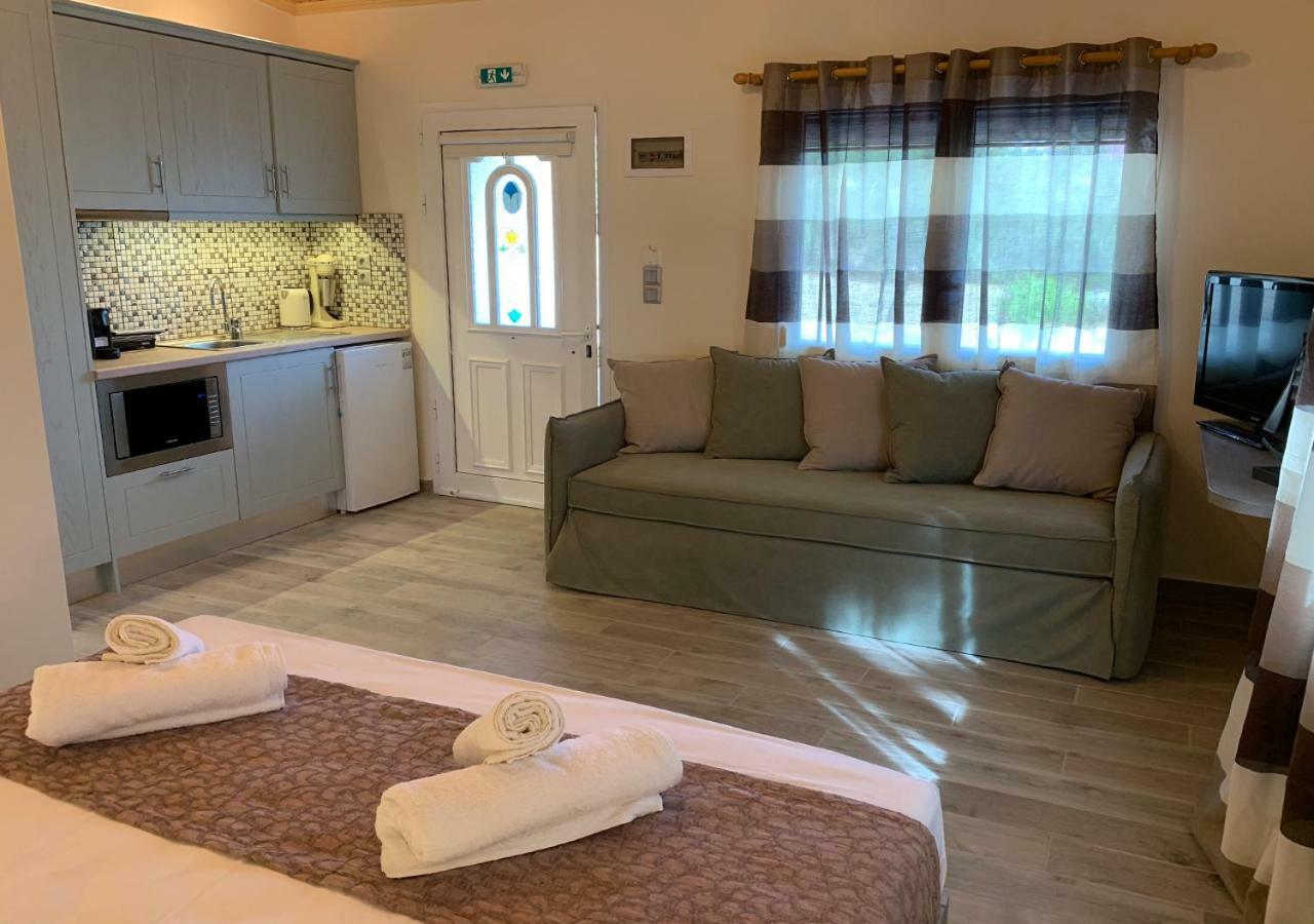 Iliovasilema Aparthotel Plati  Exteriör bild